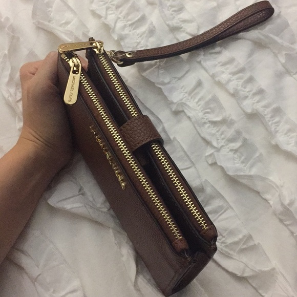 MK Jet Set Double Zip Leather Wristlet - Picture 3 of 7